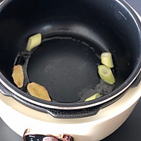 #仙女们的私藏鲜法大PK#番茄排骨汤的做法图解3