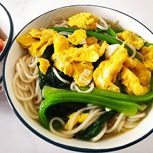 菠菜鸡蛋面条