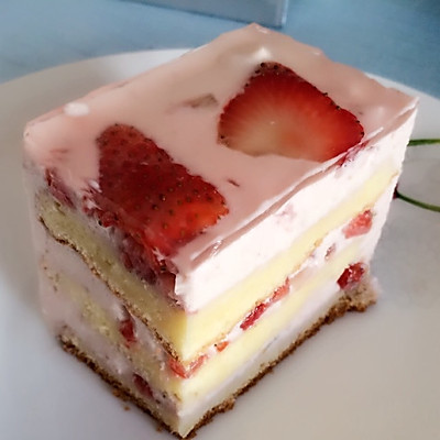 草莓慕斯蛋糕～简单～和蛋糕店的味道一样