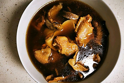 牛肝菌炖土鸡汤
