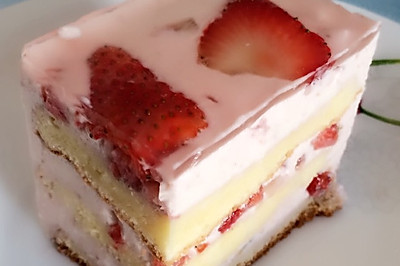 草莓慕斯蛋糕～简单～和蛋糕店的味道一样