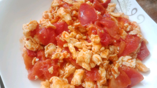 西红柿炒鸡蛋（有汁下饭）的做法