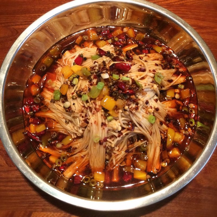 三椒油响金针菇木耳～麻辣鲜香，酸甜可口的做法