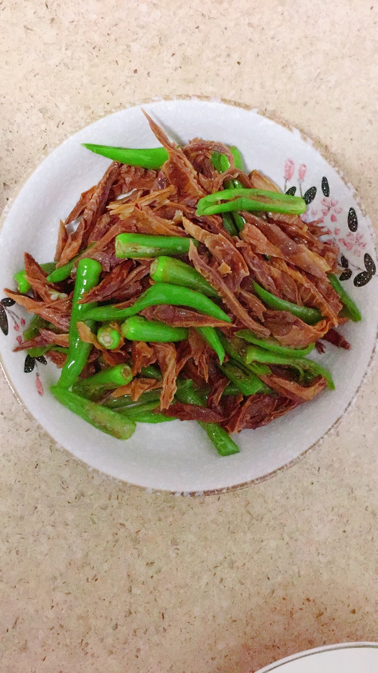 青椒炒农家淡笋干的做法