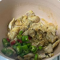 #葱伴侣豆瓣酱能蘸善炒#火烧云油焖鸡的做法图解6
