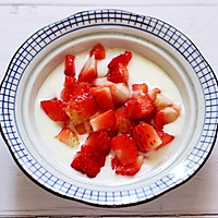 #初春润燥正当时#草莓酸奶三明治的做法图解3