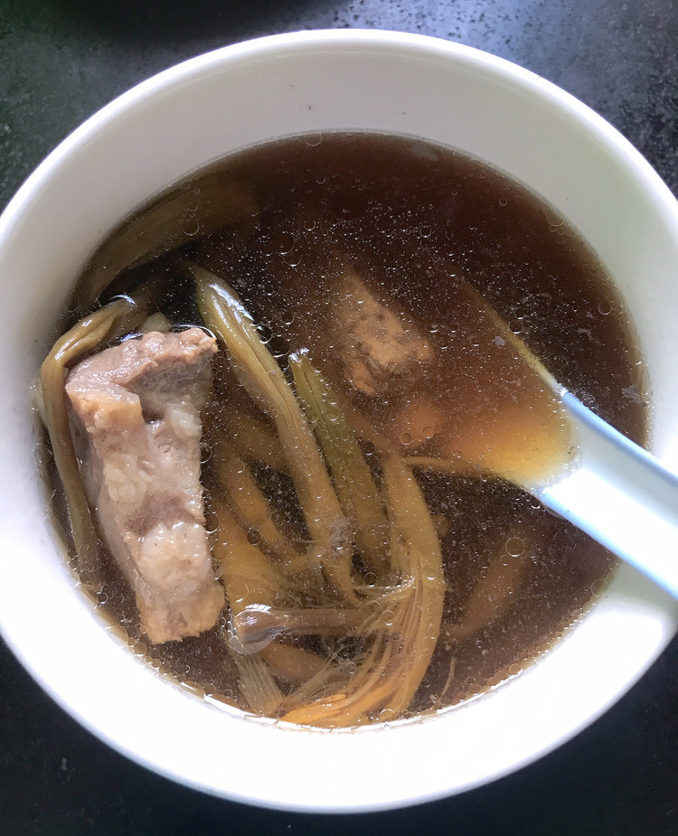 排骨黄花菜汤的做法