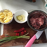 土豆牛肉闷饭的做法图解1