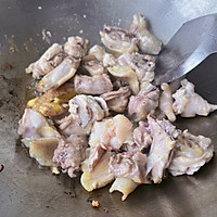 家宴：香菇焖鸡的做法图解1