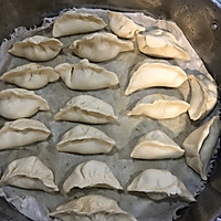 饺子这样做，孩子们说好吃：酸菜抱蛋饺的做法图解9