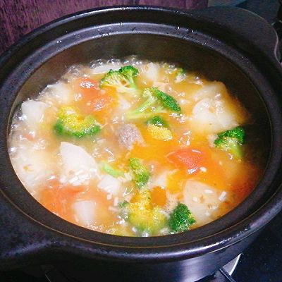鲜掉眉毛的牛肉丸蔬菜汤