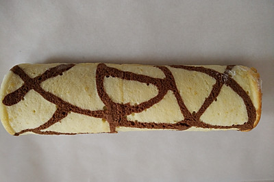 长颈鹿纹奶油蛋糕卷