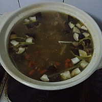 香菇枸杞鸽子汤的做法图解4