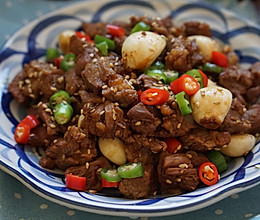 年夜饭之孜然蒜子牛肉粒的做法