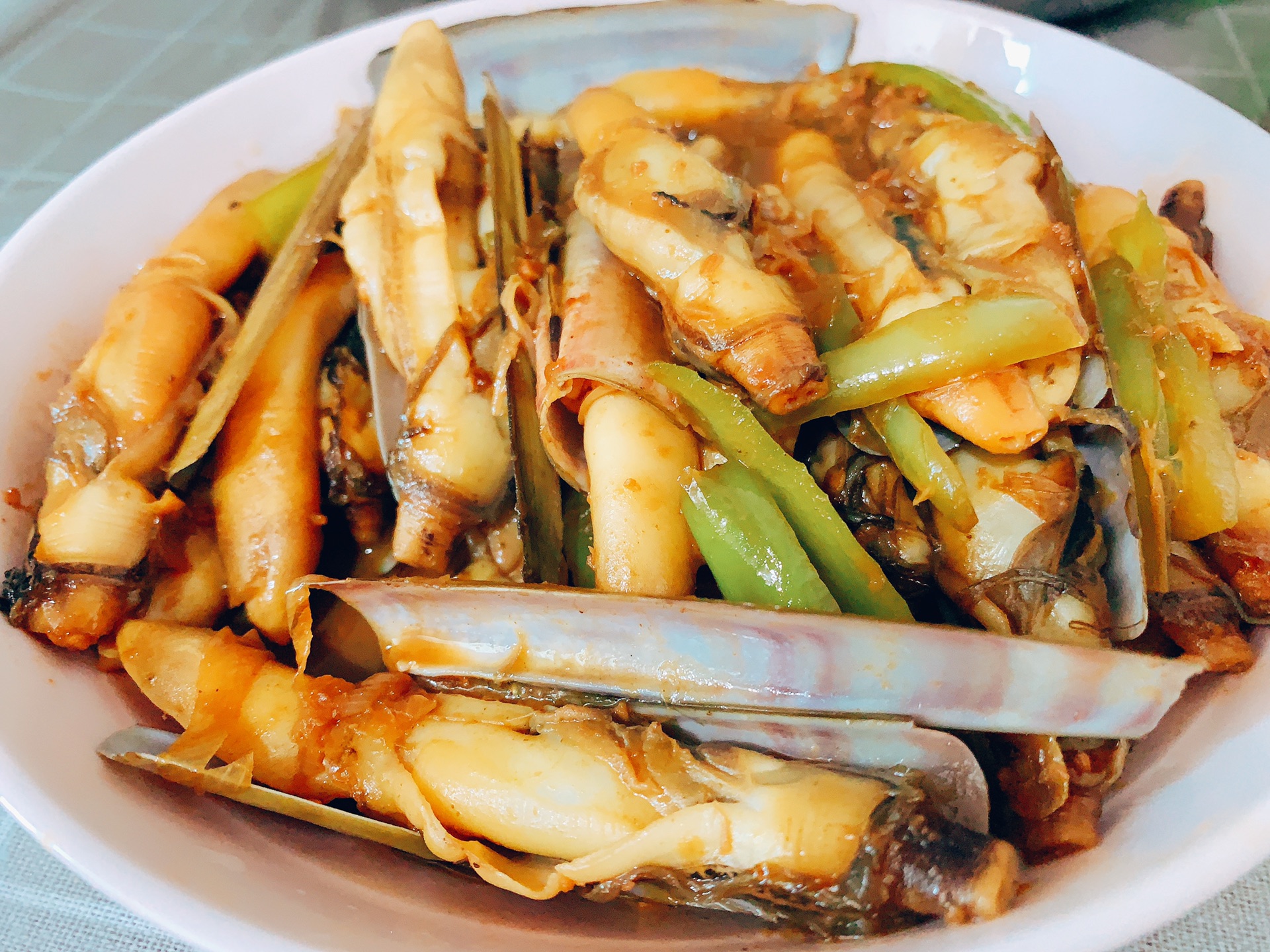 Stir fried razor clam with sauce