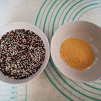小米粥这样做更加有营养—藜麦小米粥的做法图解1
