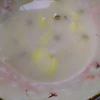 板栗大米绿豆玉米麦仁粥的做法图解3