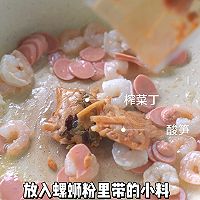 炸蛋虾仁火腿肠炒螺蛳粉的做法图解10