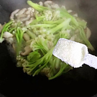 #憋在家里吃什么#小米椒鲜香菇炒菜花的做法图解19