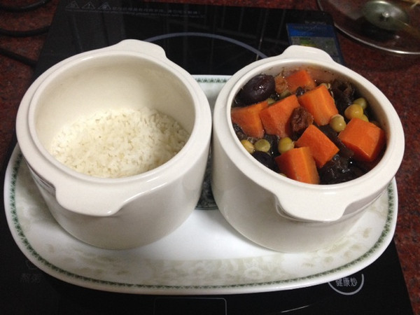 懒人营养午餐系列--黑木耳豌豆红萝卜炖排骨+蒸饭