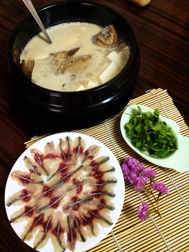 奶汤鲫鱼?鱼片汤的做法图解5