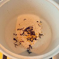 #开启冬日滋补新吃法#桂花红茶炖奶的做法图解2