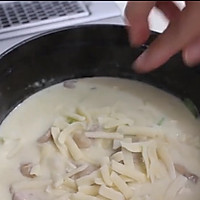 奶油蘑菇炖鸡的做法图解5