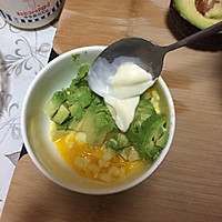 鸡蛋牛油果三明治的做法图解3