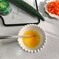 金枪鱼紫菜包饭的做法图解4