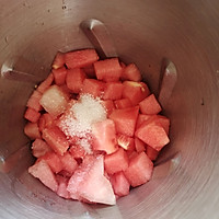 #夏日吃货嘉年华#吃不完的西瓜，赶快做成冰沙吧的做法图解3