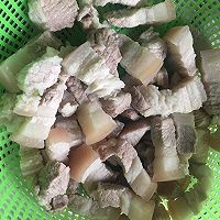 板栗红烧肉的做法图解1