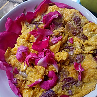 云南特色美食玫瑰花玫瑰花炒鸡蛋的做法图解6