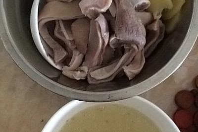猪肚胡椒脊骨汤