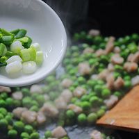 豌豆肉丁的做法图解10