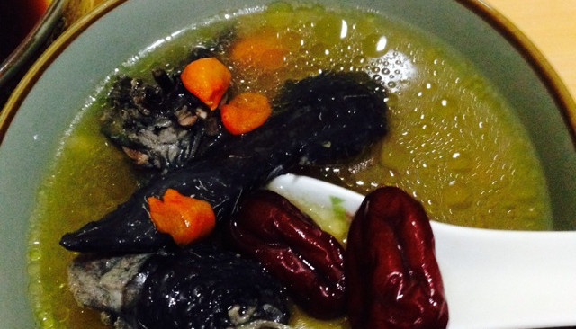 红枣枸杞竹丝鸡汤的做法