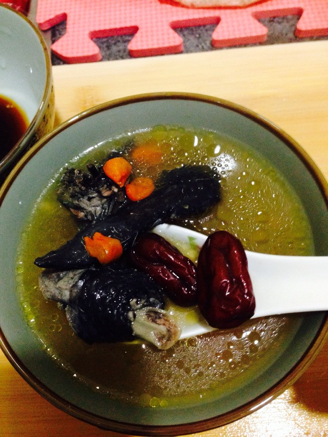 红枣枸杞竹丝鸡汤的做法