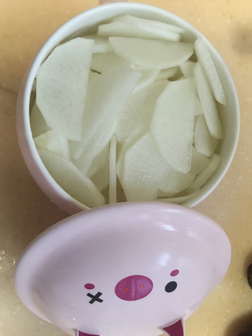糖醋腌萝卜的做法图解1