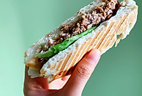 #我们约饭吧#轻食机压一切：快手早餐肉夹馍的做法