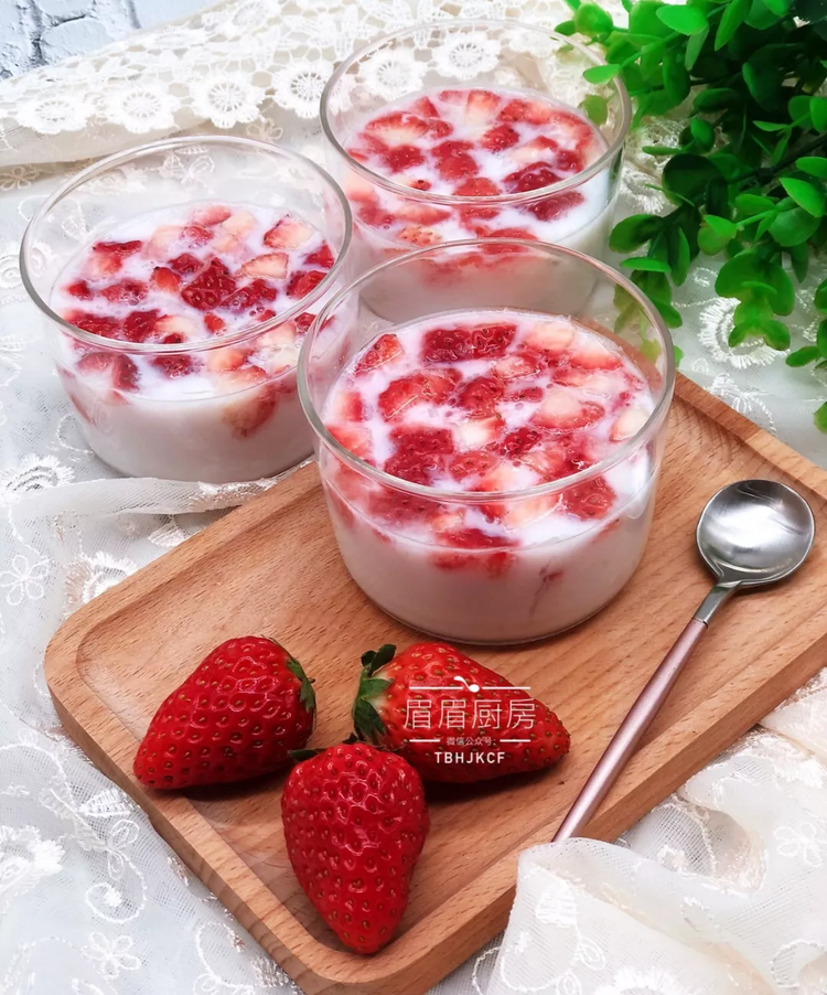 草莓椰奶布丁的做法
