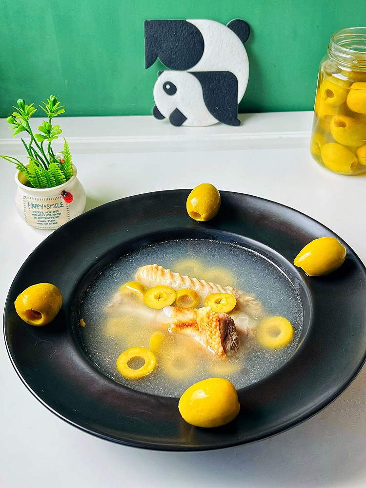西班牙青橄榄炖鸭翅的做法