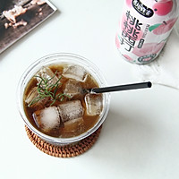#玩心出道丨夏日DIY玩心潮饮挑战赛#青提桃桃气泡冰美式的做法图解7