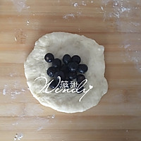 超软的蓝莓爆浆欧包的做法图解4