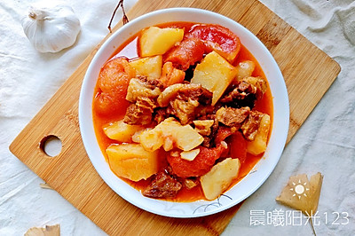 软糯鲜香的番茄土豆炖牛腩