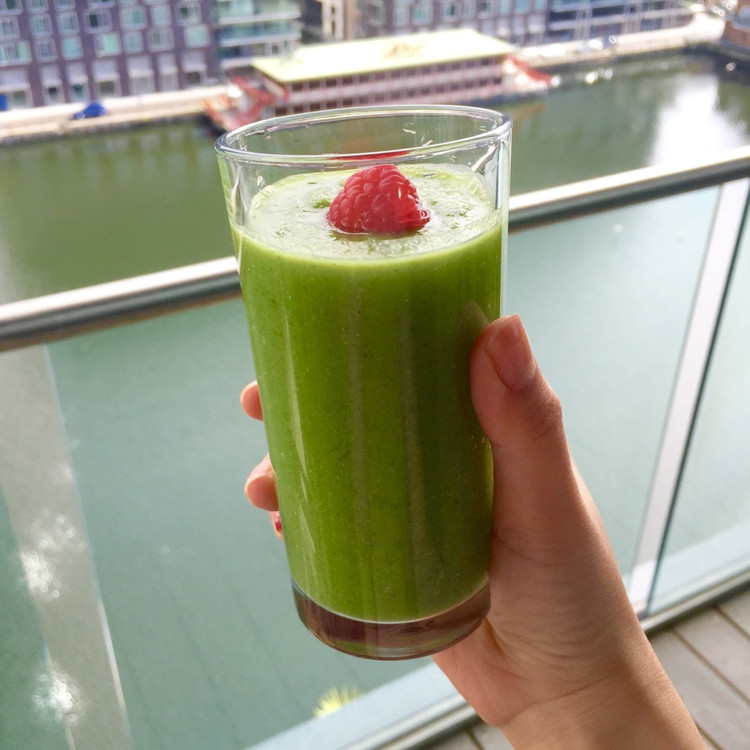 排毒瘦身果昔| kale smoothie的做法
