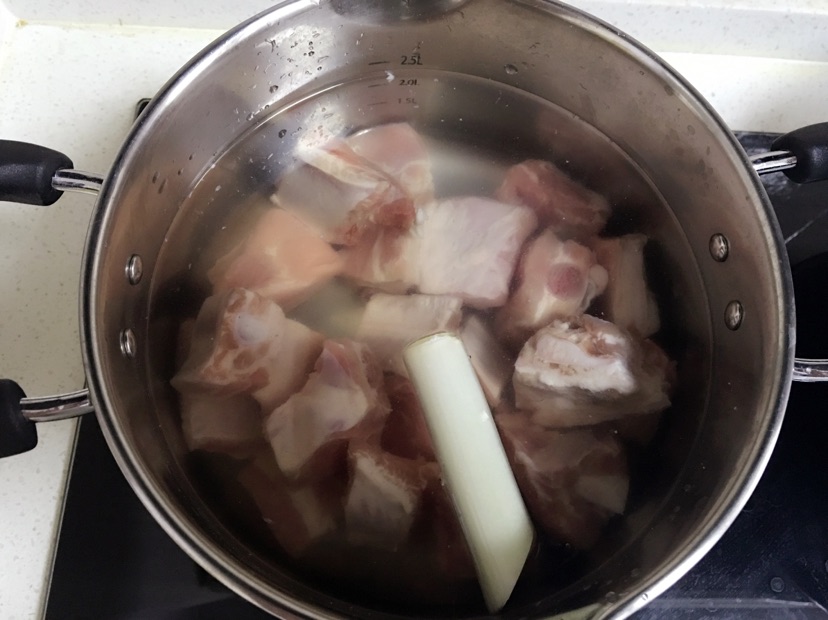 排骨炖豆角的做法图解2