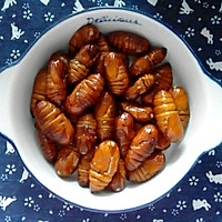勇敢者的美食——爆炒蚕蛹的做法图解1