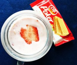 草莓树莓酱酸奶overnight oatmeal的做法