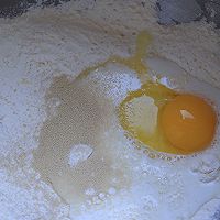 蝴蝶结面包的做法图解1