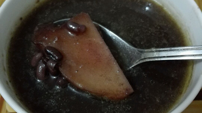 赤小豆土茯苓鲫鱼汤的做法