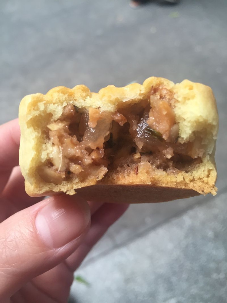 酥皮果仁腐乳饼的做法